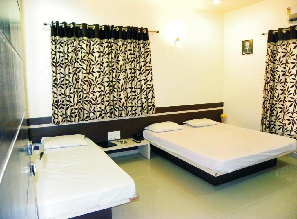 Hotel Shradha Saburi Palace Shirdi Ruang foto
